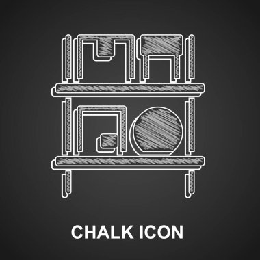 Tebeşir Deposu 'nun içinde siyah arka planda izole edilmiş raflardaki kutular var. Lojistik, kargo, paket depolama posta servisi. Vektör