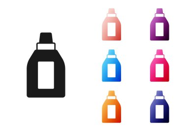 Çamaşır deterjanı, çamaşır suyu, bulaşık deterjanı ya da beyaz arka planda izole edilmiş başka bir temizlik malzemesi için siyah plastik şişe. Simgeleri renklendirin. Vektör