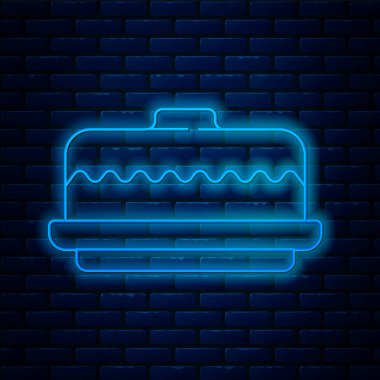 Parlayan neon hattı pasta simgesi tuğla duvar arkasında izole edildi. Doğum günün kutlu olsun. Vektör.