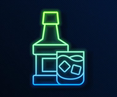 Parlayan neon hattı viski şişesi ve cam ikon mavi arka planda izole edilmiş. Vektör.