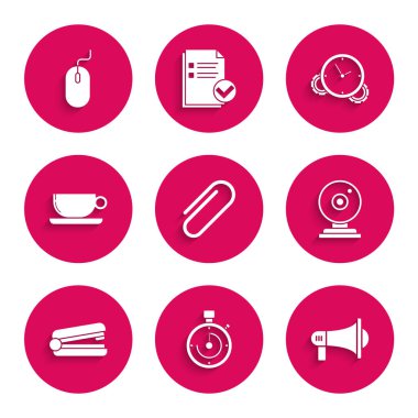 Ataç, evrak çantası, megafon, web kamerası, ofis zımbası, kahve fincanı dairesi, zaman yönetimi ve bilgisayar fare simgesi. Vektör