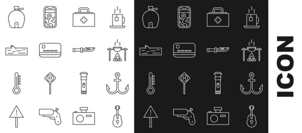 Réglez la guitare, l'ancre, le feu de camp et le pot, la trousse de premiers soins, la carte de crédit, le journal en bois, la bouteille d'eau de la cantine et l'icône du couteau de camping. Vecteur — Image vectorielle