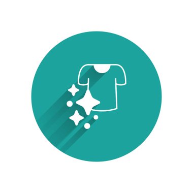 Beyaz kuru elbise simgesi uzun gölge arkaplan izole. Temiz gömlek. Çamaşırları çamaşır mandallarıyla iple yıka. Kıyafet bakımı ve düzenlilik. Yeşil daire düğmesi. Vektör