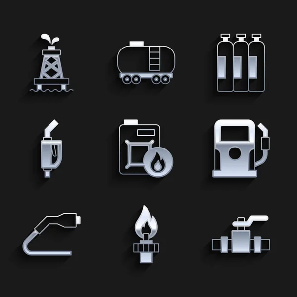 Set Kanister für Motoröl, Ölplattform mit Feuer, Metallrohre und Ventil, Tankstelle, Elektrische Kabelsteckverbindung Aufladen, Benzinpumpe Düse, Industrie-Zylindertank und Symbol. Vektor — Stockvektor