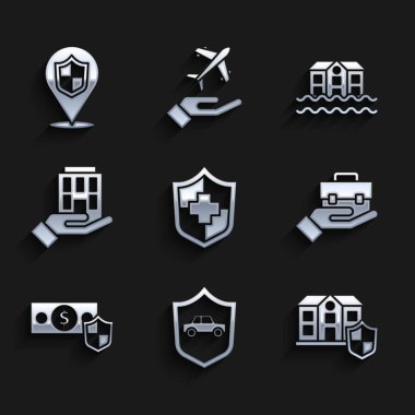 Yaşam sigortasını rozet, araba, ev, el çantası, para, el, sel ve konum ikonu ile ayarlayın. Vektör