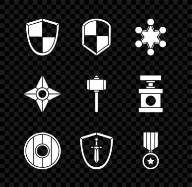 Set Kalkanı, Polis rozeti, yuvarlak ahşap kalkan, Ortaçağ kılıcı, Askeri ödül madalyası, Japon ninja shuriken ve Savaş Çekici ikonu. Vektör