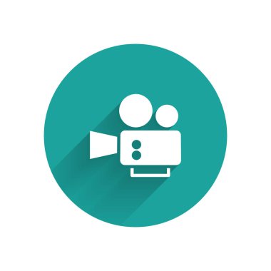 Beyaz Sinema kamera ikonu uzun gölgeli izole edilmiş. Video kamera. Film tabelası. Film projektörü. Yeşil daire düğmesi. Vektör.