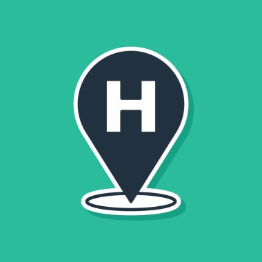 Yeşil zemin üzerinde hastane çapraz ikonu olan mavi tıbbi harita işaretçisi. Vektör