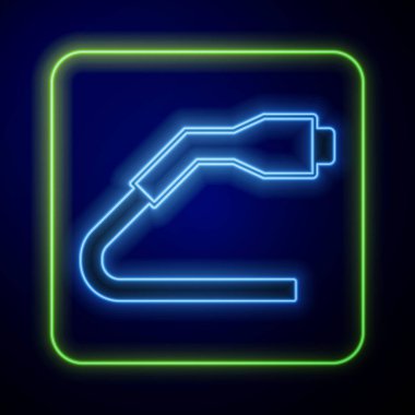 Parlayan neon elektrik kablosu şarj ikonu mavi arkaplanda izole edildi. Yenilenebilir ekolojik teknolojiler. Vektör