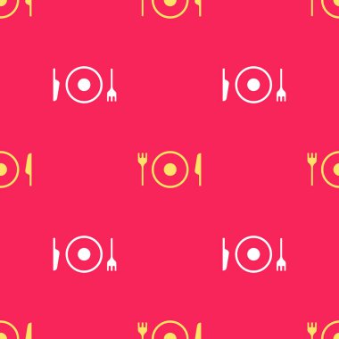 Sarı plaka, çatal ve bıçak ikonu kırmızı arka planda izole edilmiş. Çatal bıçak sembolü. Restoran tabelası. Vektör.