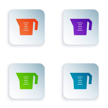 Beyaz zemin üzerinde izole edilmiş kuru ve sıvı yiyecek ikonunu ölçmek için renk ölçme kabı. Plastik şişenin sapı var. Kare düğmelere renkli simgeleri yerleştir. Vektör