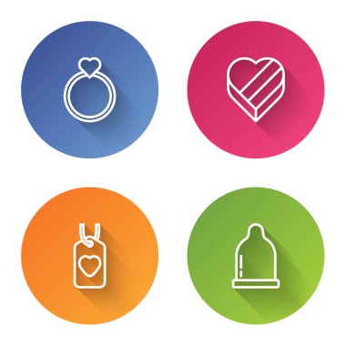 Sabit çizgi alyanslar, kalp şeklinde şeker kutusu, kalp etiketi ve prezervatif. Renkli daire düğmesi. Vektör