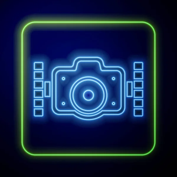Gloeiende neon Fotocamera voor duiker pictogram geïsoleerd op blauwe achtergrond. Foto camera icoon. Duiken onder water apparatuur. Vector — Stockvector