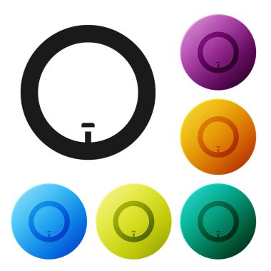 Beyaz arka planda siyah bisiklet tekerleği simgesi izole edildi. Bisiklet yarışı. Tekerlek havası. Spor malzemeleri. Simgeleri renk daire düğmelerine ayarla. Vektör.