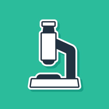 Yeşil arkaplanda mavi mikroskop simgesi izole edildi. Kimya, ilaç aleti, mikrobiyoloji büyütme aracı. Vektör