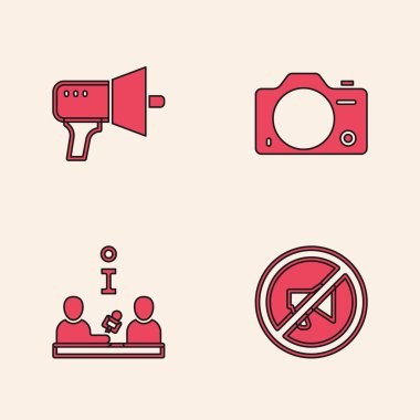 Sansürlü pul, megafon, fotoğraf makinesi ve röportaj simgesini ayarla. Vektör