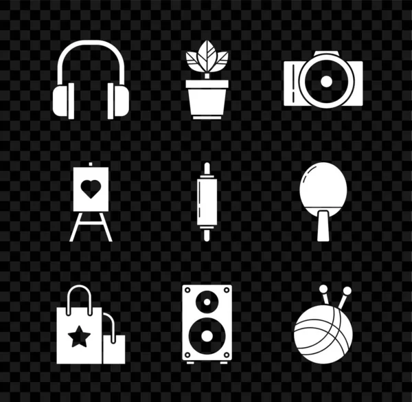Set Headphones, Flowers in pot, Photo camera, Paper shopping bag, Stereo speaker, Yarn ball with knitting needles, Wood easel or painting art boards and Rolling icon. Vector — Vector de stock