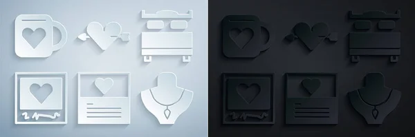 Set Tarjeta de felicitación, Dormitorio, Marcos de fotos y corazones, Collar en maniquí, Amour con flecha y taza de café icono. Vector — Vector de stock