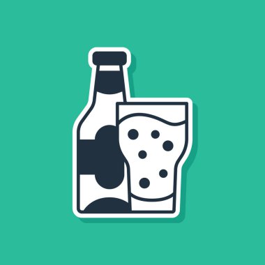 Mavi bira şişesi ve yeşil arka planda izole edilmiş cam ikon. Alkol içeceği sembolü. Vektör