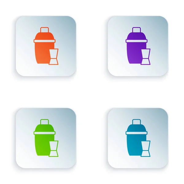 Farbe Cocktailshaker mit Cocktailglassymbol isoliert auf weißem Hintergrund. Setzen Sie bunte Symbole in quadratische Tasten. Vektor — Stockvektor