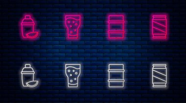 Bardak bira, metal fıçı, limonlu kokteyl ve bira kutusu. Tuğla duvarda parlayan neon simgesi. Vektör