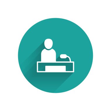 Beyaz Televizyon rapor simgesi uzun gölge arkaplan izole. Televizyon haberleri. Yeşil daire düğmesi. Vektör