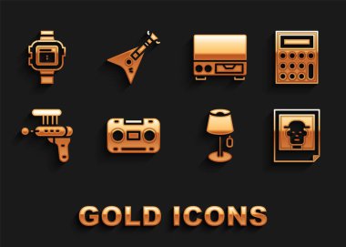 Retro ses kasetini Calculator Photo Floor lambası eski video çalar bileklik ve elektronik bas gitar ikonu olarak ayarla. Vektör.