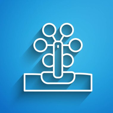 Mavi arka planda beyaz çizgili dönme dolap simgesi izole edildi. Eğlence parkı. Çocuklar için eğlence parkı, eğlence parkı. Uzun gölge. Vektör.