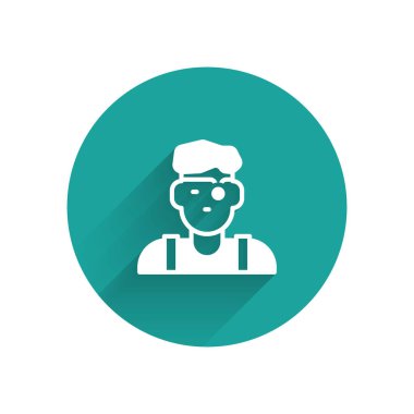 Beyaz Kuyumcu ikonu uzun gölge arkaplanı ile izole edilmiş. Yeşil daire düğmesi. Vektör.