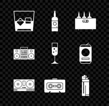 İki hoparlör ve şampanya ikonuyla Retro ses kaset kasedini karıştırmak için uzaktan kumandalı ahşap kutuda viski ve buz küpleri hazırla. Vektör.