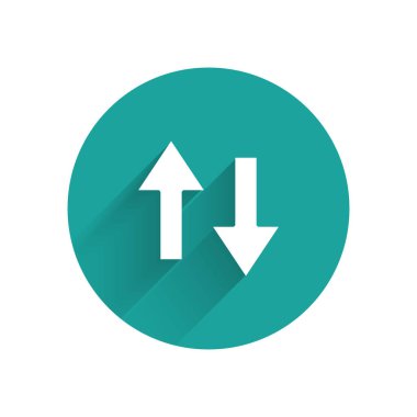 Beyaz Ok simgesi uzun gölge arkaplanı ile izole edildi. Yön Arrowhead sembolü. Navigasyon işaretçisi işareti. Yeşil daire düğmesi. Vektör