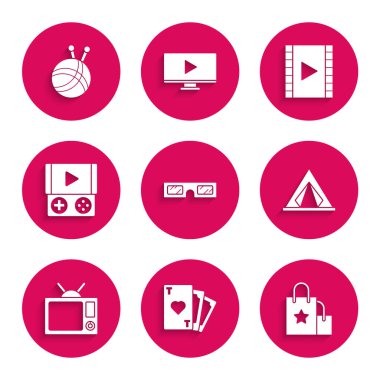 3D sinema gözlüğü, kalp sembollü iskambil kartı, kağıt alışveriş çantası, turist çadırı, televizyon, taşınabilir video oyun konsolu, video ve iplik topu örgü iğneleri ikonu. Vektör