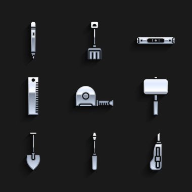 Rulet inşaatı, tornavida, kırtasiye bıçağı, balyoz, kürek, cetvel, inşaat balonu seviyesi ve silgi ikonlu kalem. Vektör