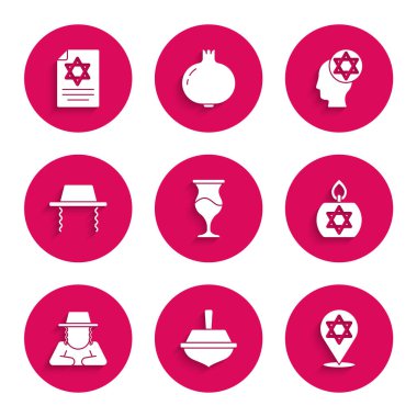 Yahudi kadehi Hanuka dreidel yıldızı David Burning Mum Ortodoks Yahudi şapkası ve Tevrat tomar ikonu. Vektör.