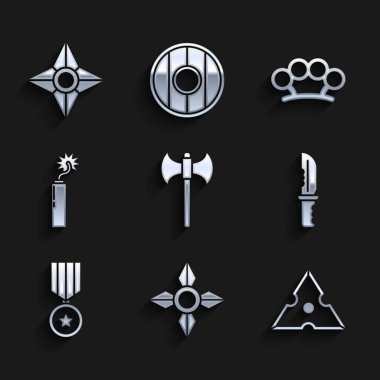 Ortaçağ baltası Japon shuriken askeri bıçak ödül madalyası Dynamite bomba çubuğu saat, pirinç muşta ve ikon. Vektör.