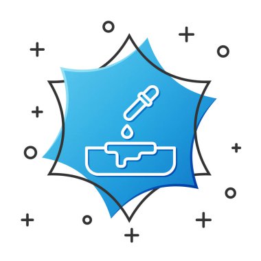 Beyaz arkaplan üzerinde pipet simgesi olan beyaz çizgi Petri kabı. Mavi altıgen düğmesi. Vektör.