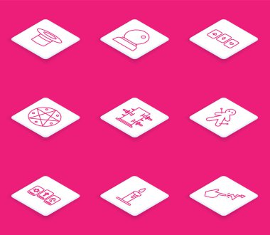 Sihirbaz şapkası topunu ayarla. Sihirli numaralar için Pentagram daire şeklinde oyun oyna. Voodoo bebeği 3 tarot ve yanan mum ikonu. Vektör.