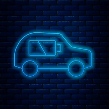 Parlak neon hattı elektrikli araba ve elektrik kablosu şarj ikonu tuğla duvar arka planında izole edilmiş. Yenilenebilir ekolojik teknolojiler. Vektör.