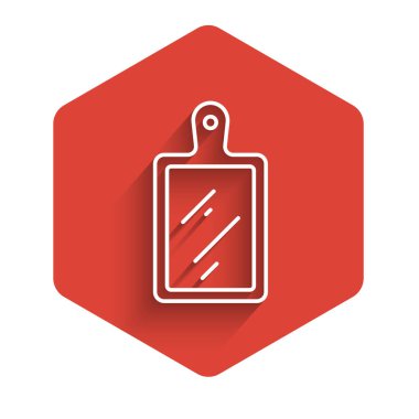 Beyaz çizgi kesme tahtası simgesi uzun gölgeli izole edildi. Kesme tahtası sembolü. Kırmızı altıgen düğmesi. Vektör.