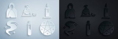 Aşk iksiriyle şişeyi şamdanda yanan mumla ayarla Sihirli sis ya da Pentagram çemberi kazanı sihirli taşı ve Mantle pelerin ikonu tüttür. Vektör.