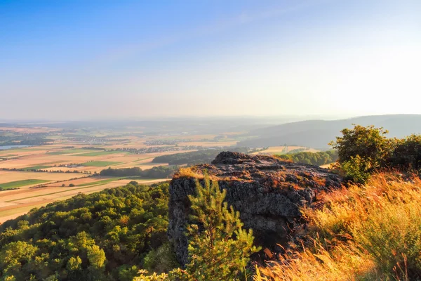 Reggel a Staffelberg Oberfranken Észak-Bajorország, Németország-ban Kilátás zöldövezetre — Stock Fotó