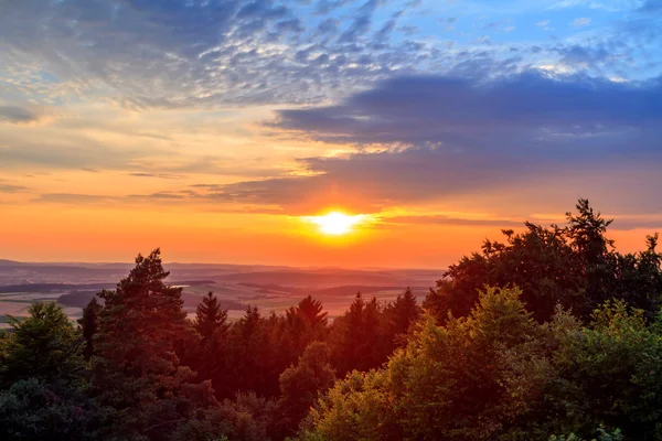 Fantastiska dramatiska solnedgången i Bayern — Stockfoto