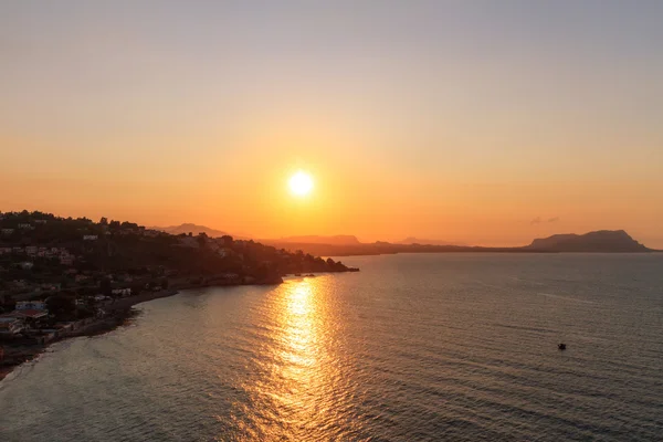 Puesta de sol sobre la bahía de media luna de Sicilia —  Fotos de Stock