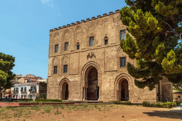 La Zisa en Palermo Sicilia, disparo de uno de los castillos normandos mejor conservados de Sicilia — Foto de Stock