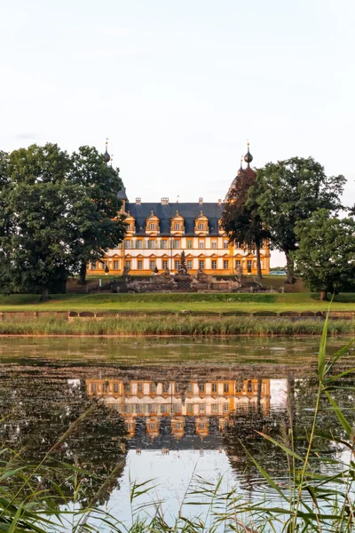 Chateau Seehof с отражением в озере — стоковое фото