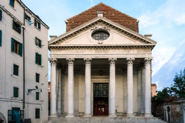 Fachada del Templo de la Iglesia en Venecia — Foto de Stock