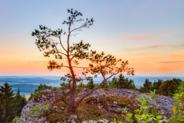 Dağlarda gün batımı