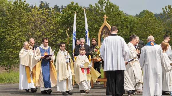 Processione tradizionale cattolica per Maria — Foto Stock