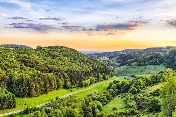 Fantastiska frankiska våren landskap — Stockfoto