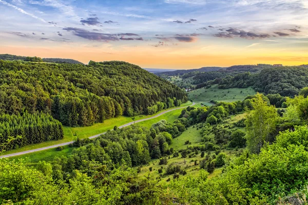 Fantastiska frankiska våren landskap — Stockfoto